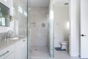 Shower, hair dryer, towels, shampoo