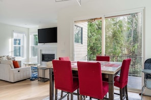 Dining - Elegant 3-Story House with Private Backyard in WA (Kirkland)