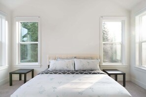 4 makuuhuonetta, silitysrauta/-lauta, ilmainen Wi-Fi, vuodevaatteet