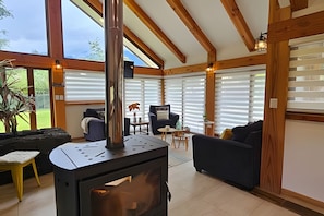 Maison, 4 chambres | Aire de séjour | Téléviseur à écran plat