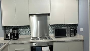 House | Private kitchen | Fridge, microwave, oven, stovetop