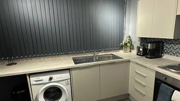 House | Private kitchen | Fridge, microwave, oven, stovetop