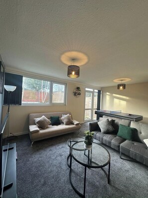 Living area - Sark Drive Serenity-cosy 3BR House in Birmingham (Birmingham)