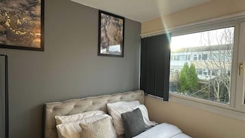 House | 3 bedrooms, free WiFi, bed sheets