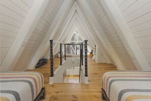 2 bedrooms, travel cot, WiFi, bed sheets - Cozy, recently remodeled A-Frame on the West Shore of Lake Tahoe (Tahoma)