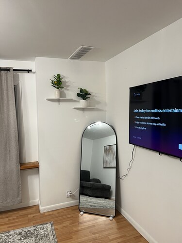 Cozy 1-BR apartment in charming Valley Stream and optional car rental on site.