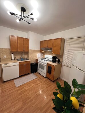 Réfrigérateur, four, plaque de cuisson, lave-vaisselle