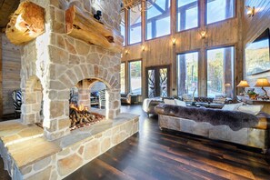 Interior - Pinhouse: Bowling, Slide, Splash, Golf, Sleeps 50! (Broken Bow)