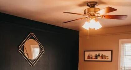 The Burrow-Cozy 3 BDRM HM - Free Parking