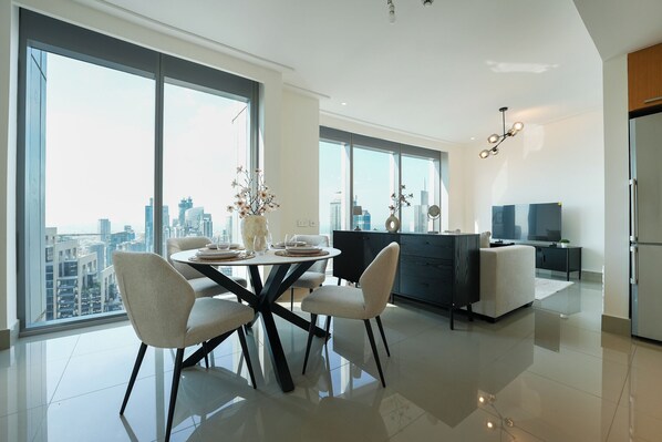 Dining - Luxurious 1BR in Opera Grand 5 mins walk to Burj Khalifa (Dubai)