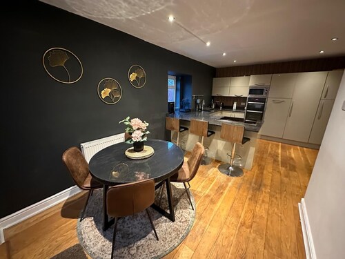 Manchester Retreat With 3 Bedrooms