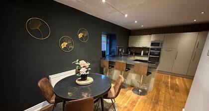 Manchester Retreat With 3 Bedrooms