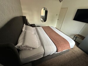 3 bedrooms, free WiFi, bed sheets - Manchester Retreat With 3 Bedrooms (Manchester)