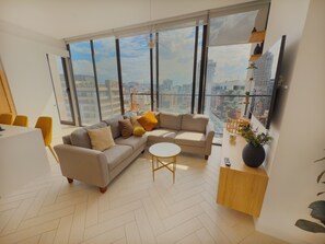 Apartamento superluxo, vista para a cidade | Área de estar