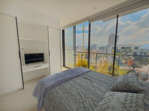 Apartamento superluxo, vista para a cidade | 2 quartos, ferros/tábuas de passar roupa, Wi-Fi de cortesia