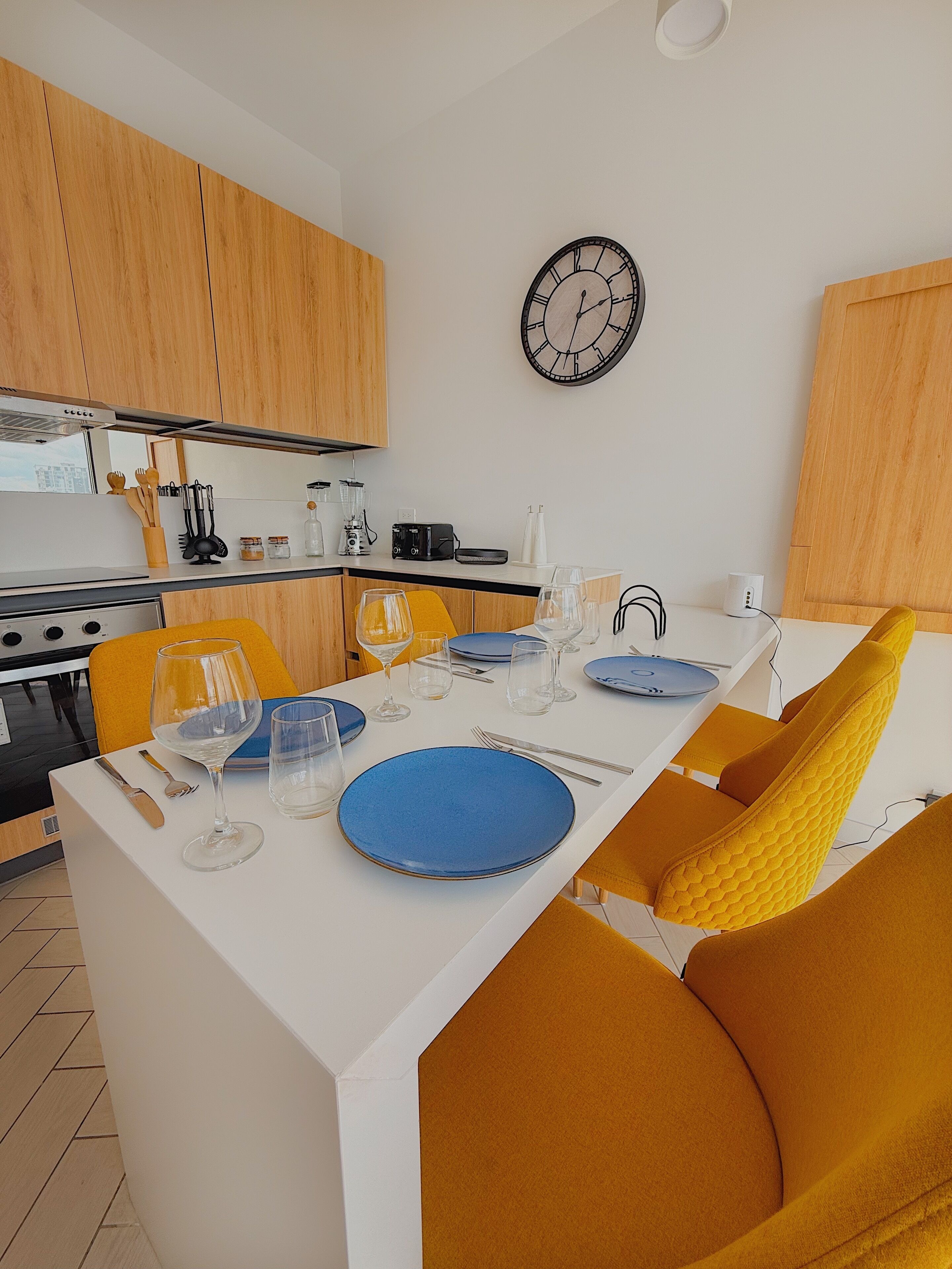 Luxury Apartment, City View | Dining room