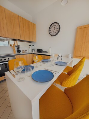 Luxury Apartment, City View | Dining room