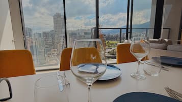 Luxury Apartment, City View | Private kitchen