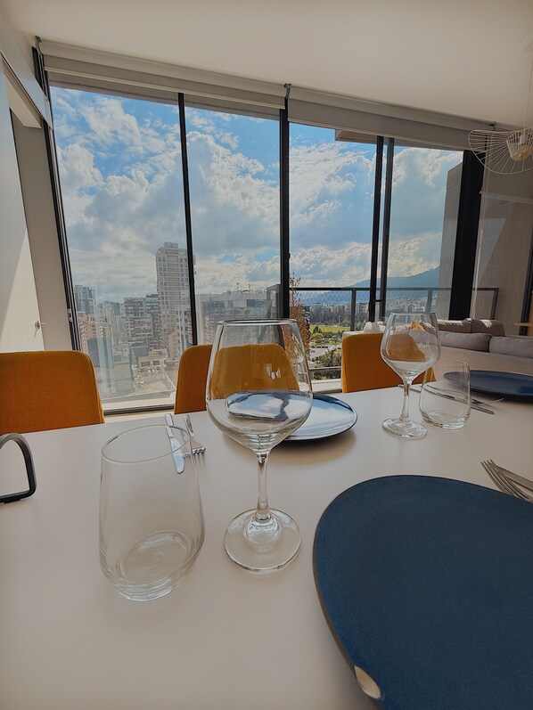 Luxury Apartment, City View | Private kitchen