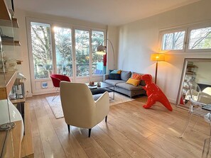 TV - L'appartement Dantan (Saint-Cloud)