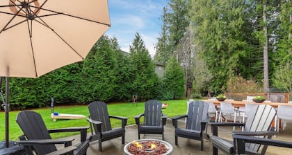 Luxe 7BR Retreat |Sleeps 16| Theater, Gym, & Grill!