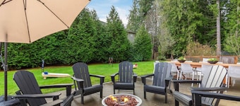 Luxe 7BR Retreat |Sleeps 16| Theater, Gym, & Grill!