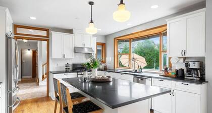 NEW 7BR Retreat |Sleeps 16| Theater, Gym, & More!