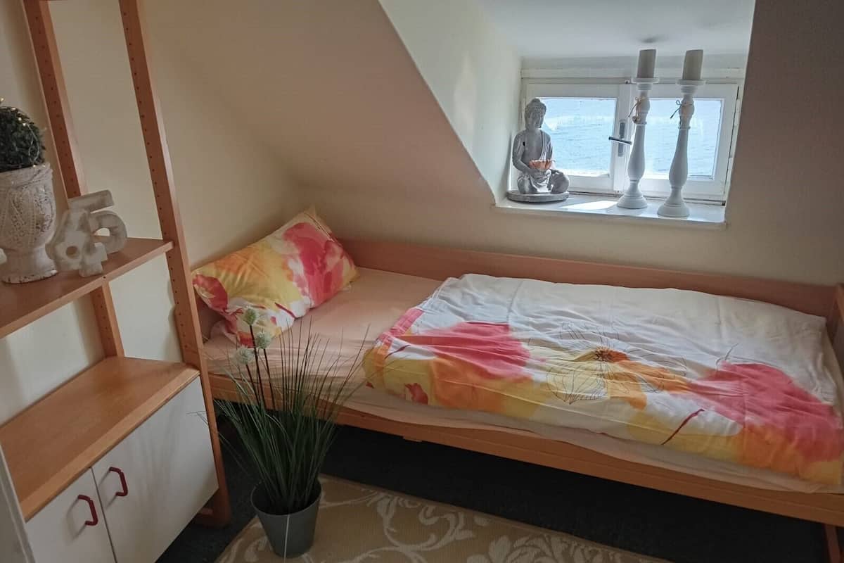 Basic Single Room | Free WiFi