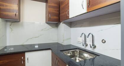Deluxe one bedroom apartment with balcony - opposite to cochin airport