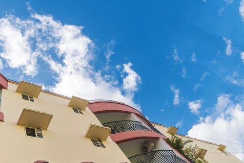 Deluxe one bedroom apartment  with balcony - opposite to cochin airport  