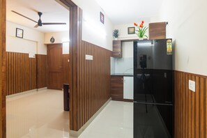 Interior - Deluxe one bedroom apartment with balcony - opposite to cochin airport (Kochi)