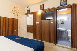 1 bedroom, iron/ironing board, WiFi, bed sheets - Deluxe one bedroom apartment with balcony - opposite to cochin airport (Kochi)