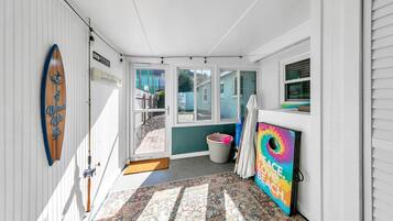 House, 2 Queen Beds (A Wave We Go) | Interior