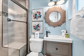 House, 2 Queen Beds (A Wave We Go) | Bathroom | Towels, soap, toilet paper - A Wave We Go (Panama City Beach)