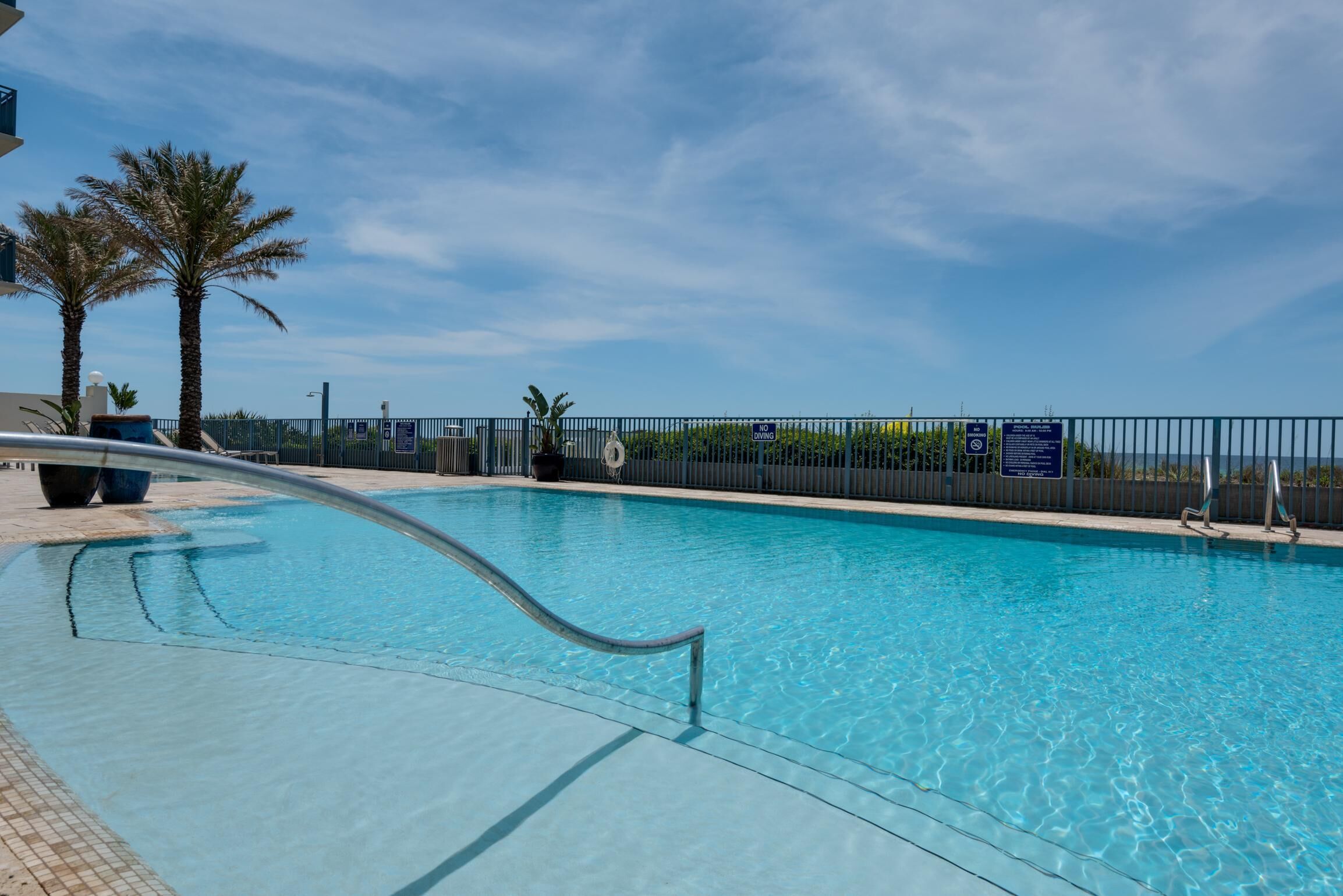 Condo, varias camas (Sterling Breeze 205) | Alberca | Alberca al aire libre y alberca climatizada