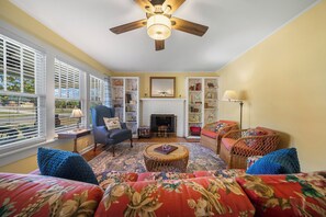 Smart TV, fireplace, books - 4 BR Farm Animals l firepit (Hot Springs)