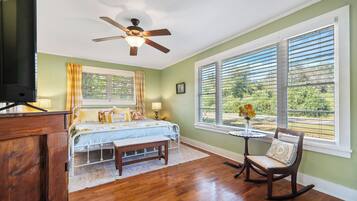 4 bedrooms, desk, iron/ironing board, travel crib