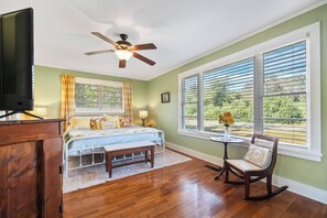 4 bedrooms, desk, iron/ironing board, travel cot