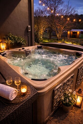 Hands On Farm Animals, New Hot Tub, Retro Museum and Fire Pit in Hot Springs!