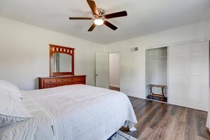 2 bedrooms, desk, travel cot, WiFi