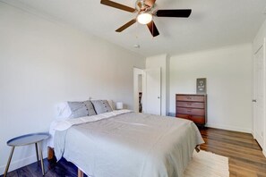 2 Schlafzimmer, Schreibtisch, Reisekinderbett, WLAN