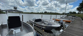 New chalet 1 on the edge of the Wadden Sea and Amstelmeer with private terrace!