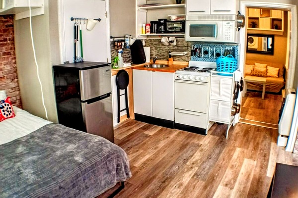 1 habitación, tabla de planchar con plancha, wifi gratis y ropa de cama
