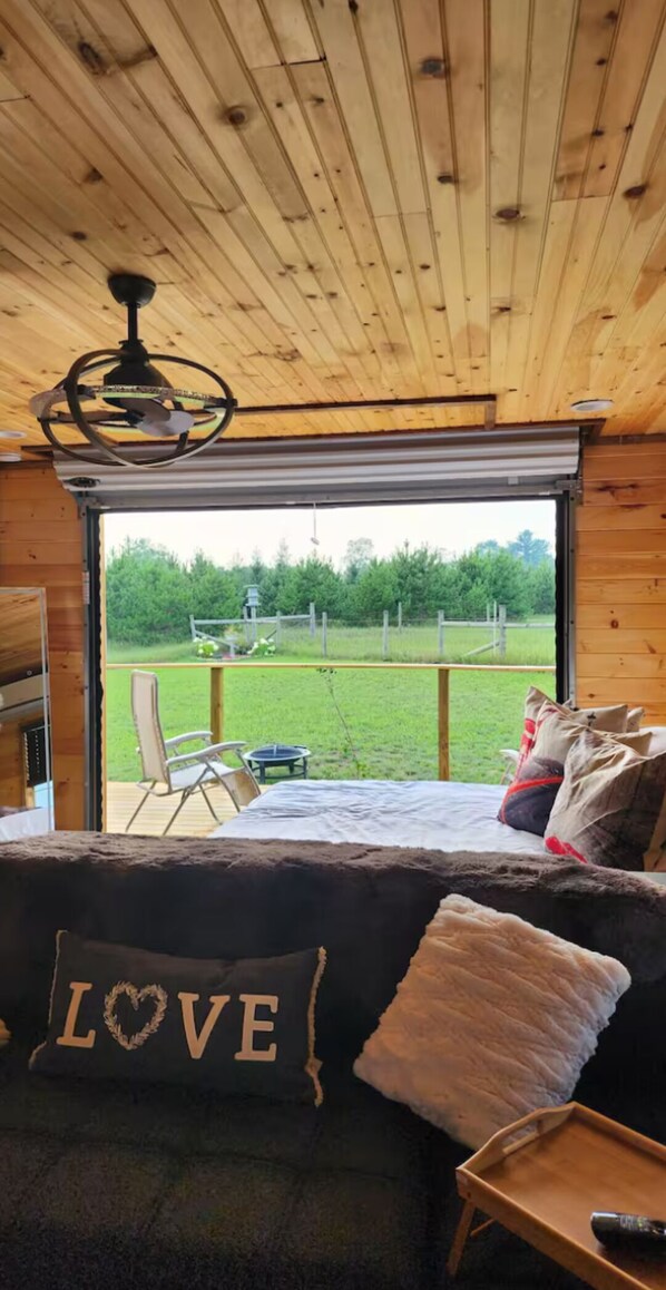 1 bedroom, WiFi, bed sheets - Beautiful open floor plan. Perfect for a romantic getaway. Breathtaking sunsets (Evart)