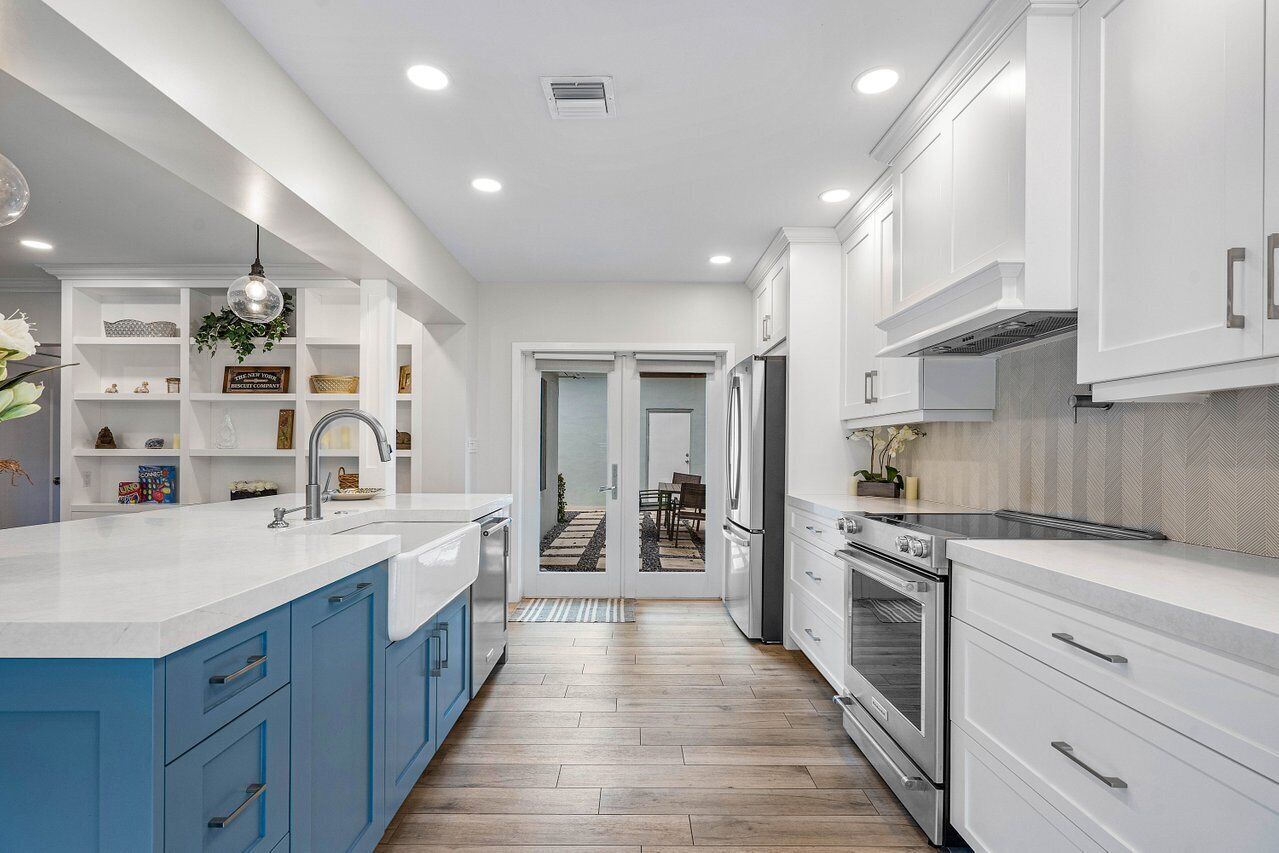 ثلاجة، ميكروويف، فرن، موقد طهي مسطح