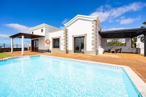 Et oppvarmet basseng