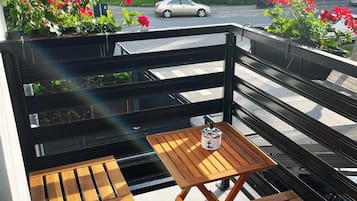 Family Apartment, 1 Queen Bed with Sofa bed, Non Smoking, Balcony | Balcony