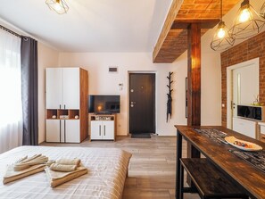 Estudi, 1 llit de matrimoni, no fumadors, pati | 1 dormitori, cortines opaques i habitacions insonoritzades