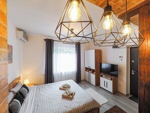 Studio, 1 Queen Bed, Non Smoking, Patio | Blackout drapes, soundproofing, iron/ironing board, free WiFi - Ben Apartments (Sibiu)