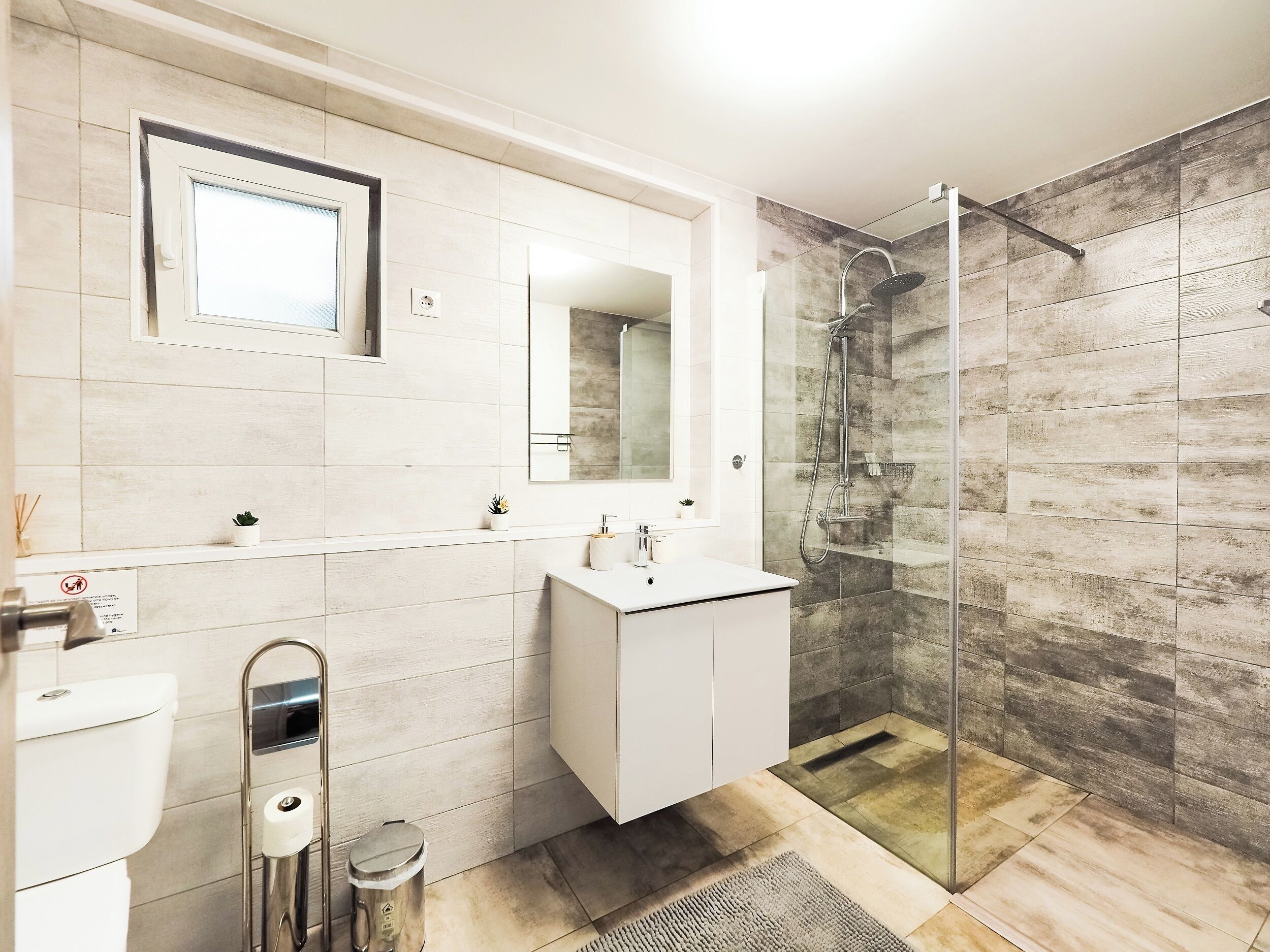 Standard Studio, 1 Double Bed, Non Smoking, Patio | Bathroom